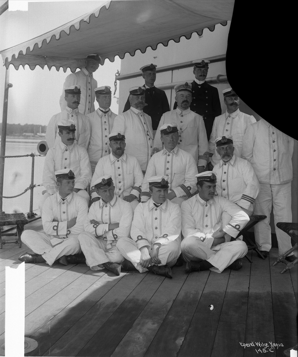 Anders Beer Wilse, Eidsvold (b. 1899, Armstrong, Newcastle), ombord på panserskipet, en gruppe admiraler