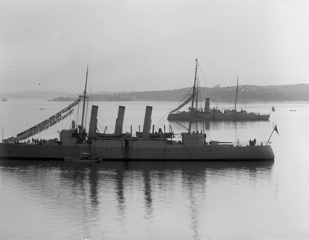 Anders Beer Wilse, Den norske eskadre, 1901. - Kanonbåt 1. klasse 'Frithjof' (b.1895, Karljohansvern verft, Horten) og 'Viking' (b.1891, Karljohansvern verft, Horten).