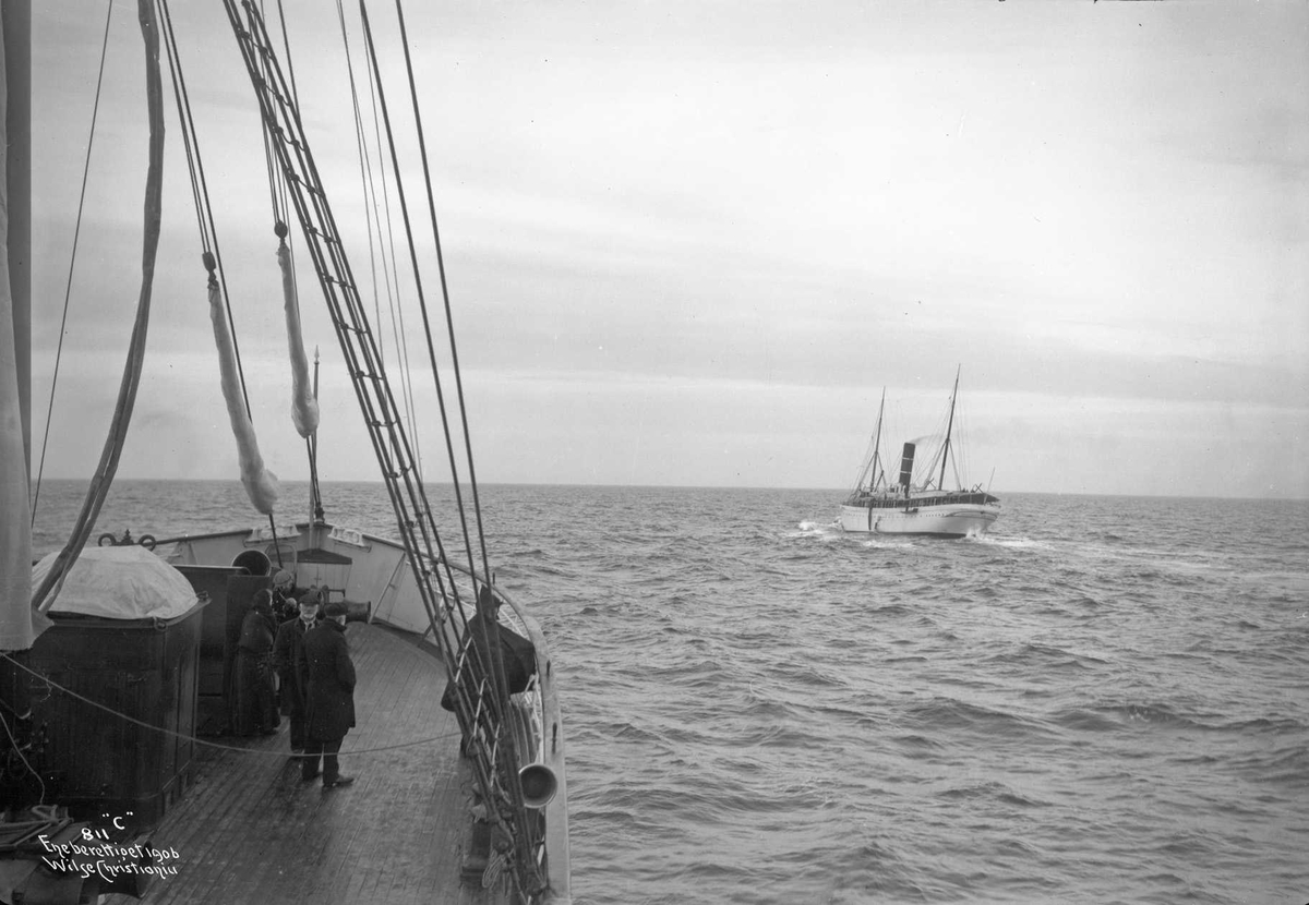 Anders Beer Wilse, D/S Kong Harald (b. 1890, Tecklenborg, Geestemünde), i sjøen