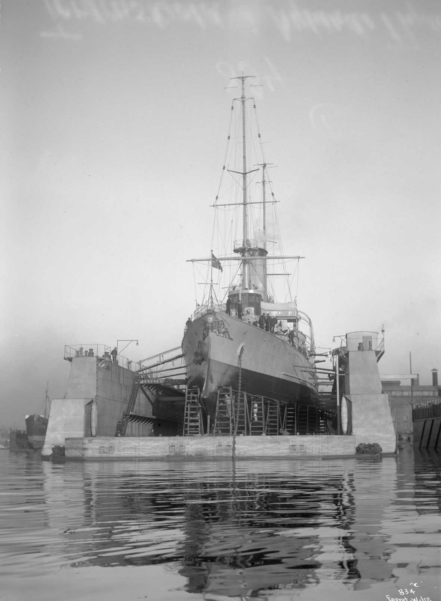 Anders Beer Wilse, Tordenskjold (b. 1897, Armstrong, Newcastle), (KNM), panserskip, i Nylands flytedokk