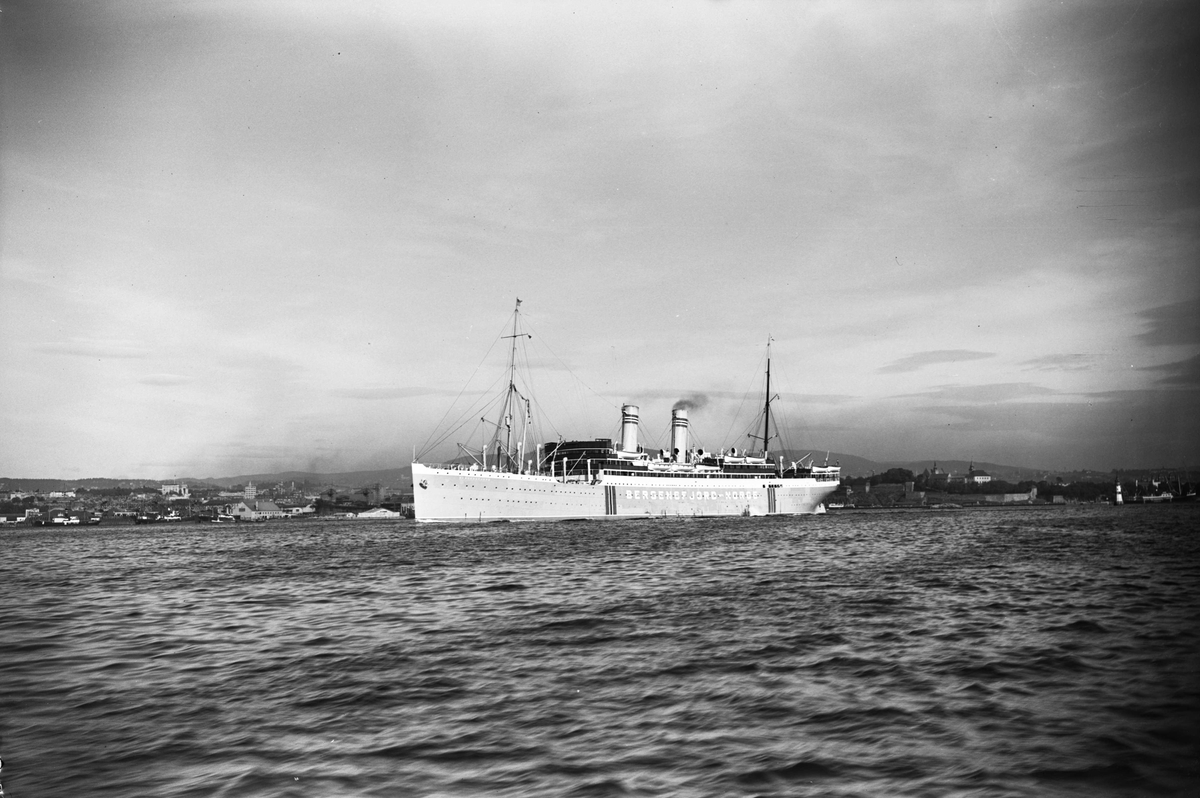 Anders Beer Wilse, Bergensfjord (b. 1913, Cammell, Laird & Co., Birkenhead)