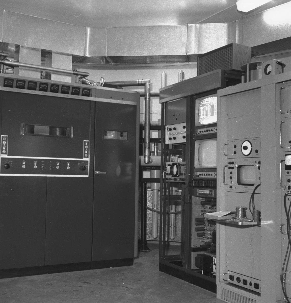 Per Magne Grue, Tynset, Tronfjell, Radiosender, Kontrollrom