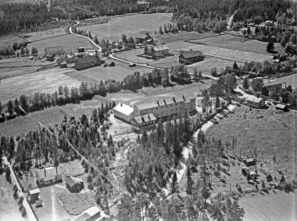 Widerøes Flyveselskap A/S, Skole.