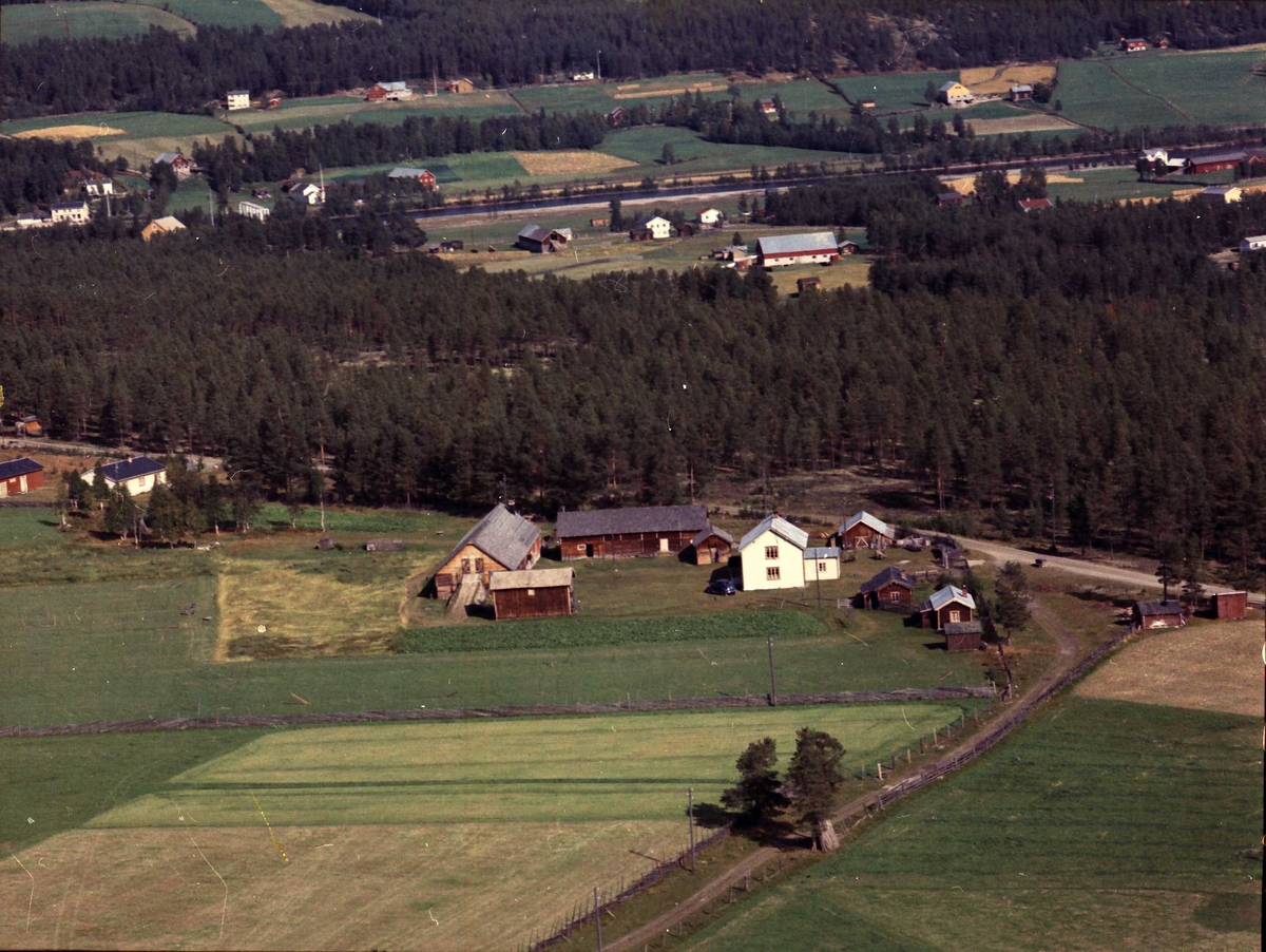 Widerøes Flyveselskap A/S, Gårdsbruk (Lilleng, Veslenget).