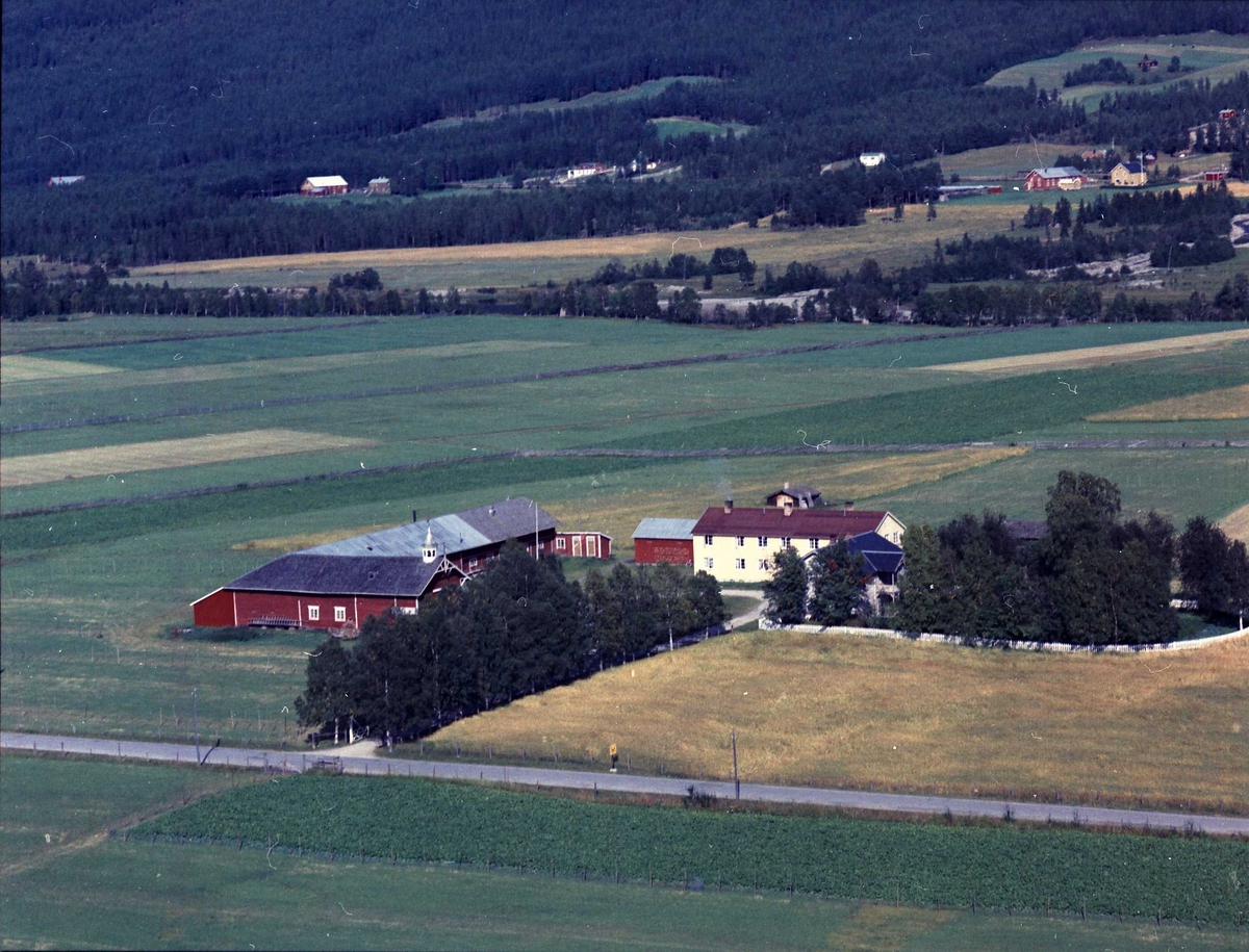 Widerøes Flyveselskap A/S, Gårdsbruk.