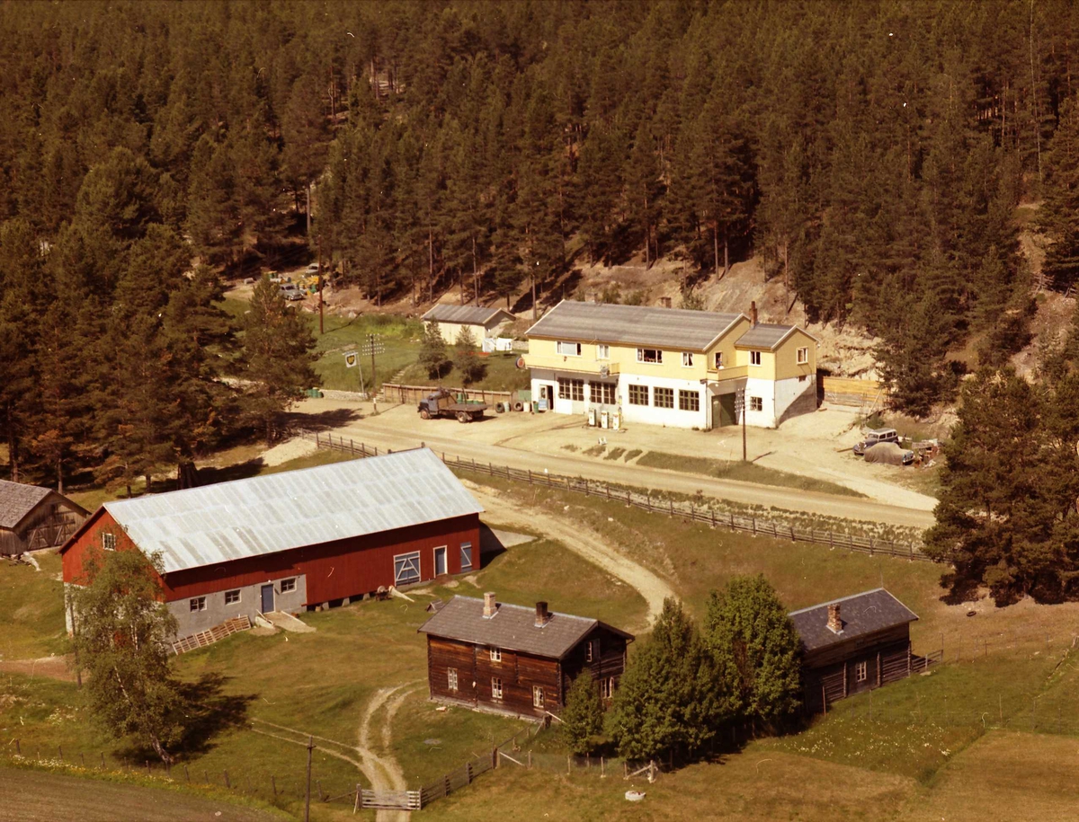 Widerøes Flyveselskap A/S, Bensinstasjon, gårdsbruk.