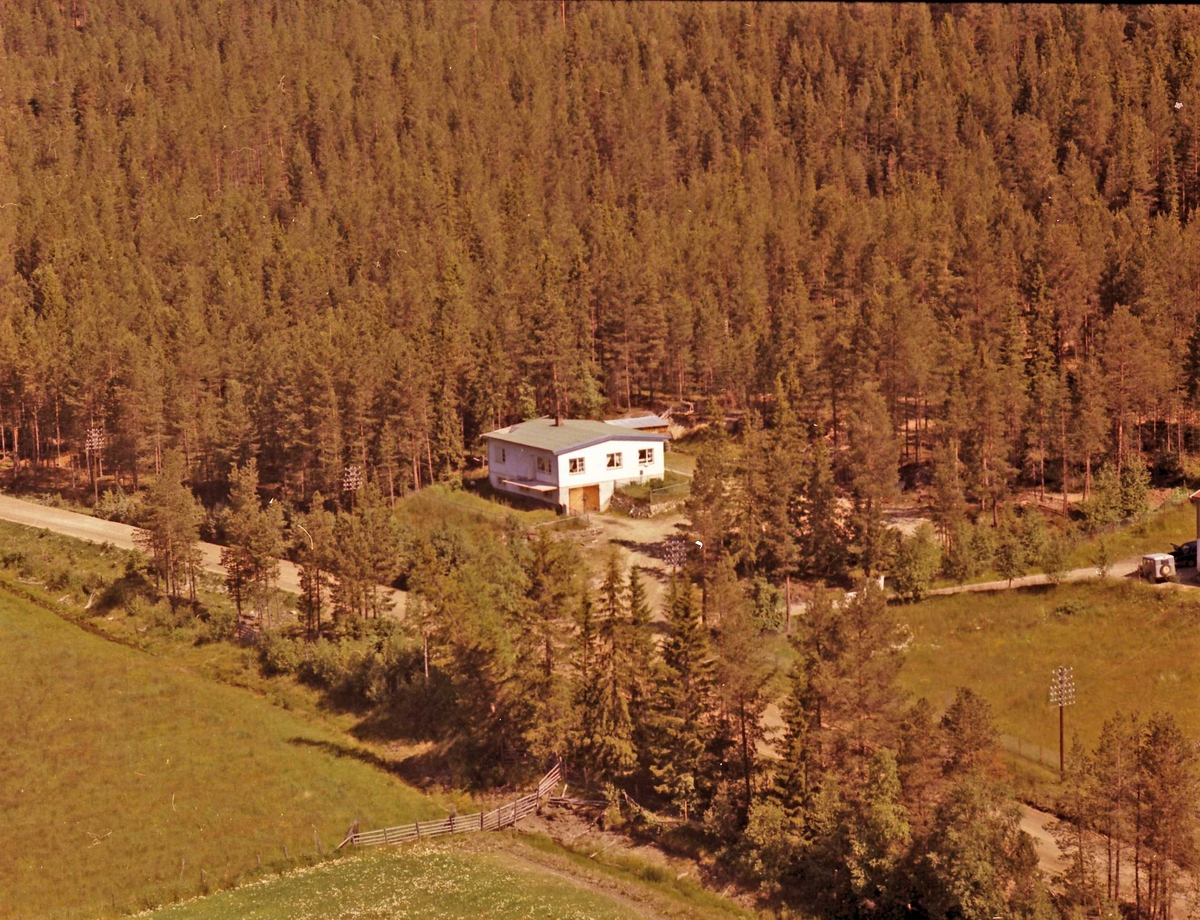 Widerøes Flyveselskap A/S, Gårdsplass.
