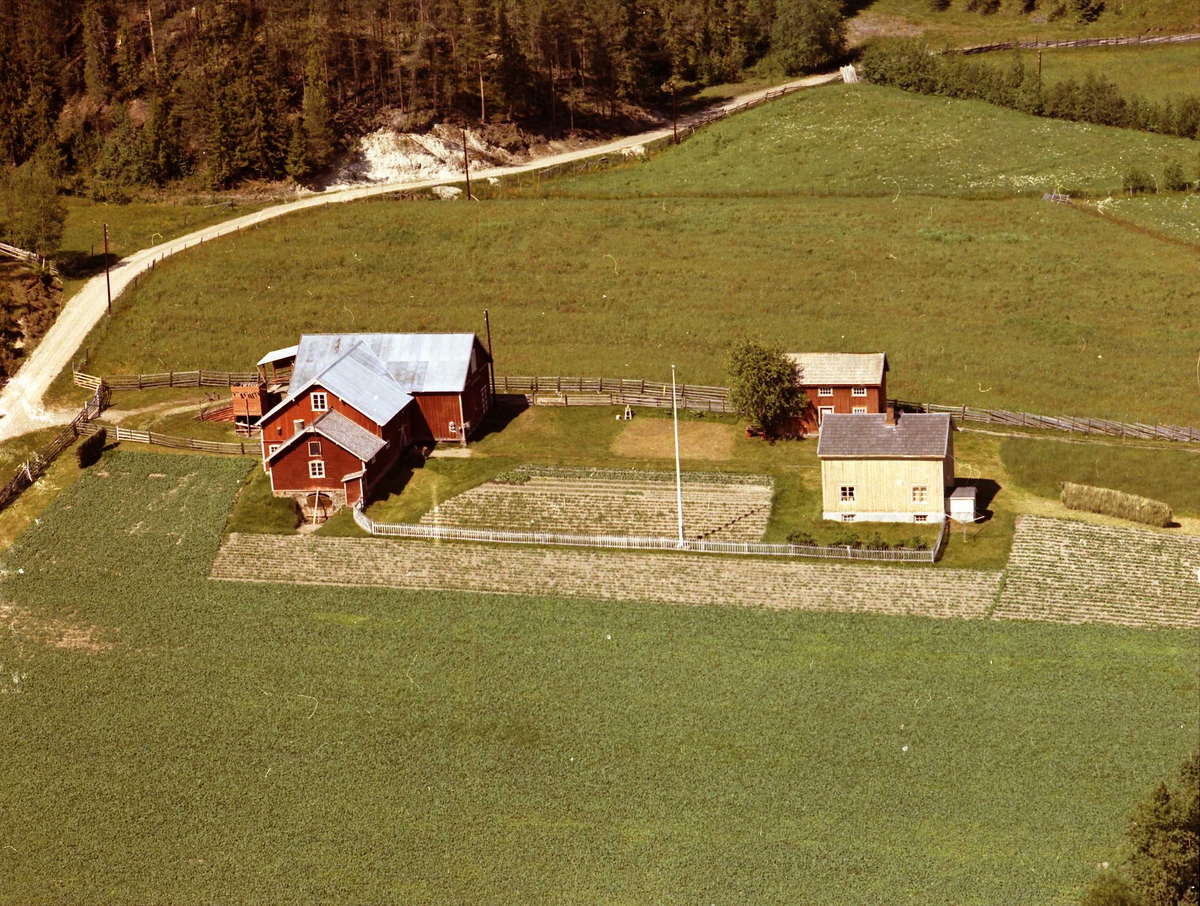 Widerøes Flyveselskap A/S, Gårdsbruk.