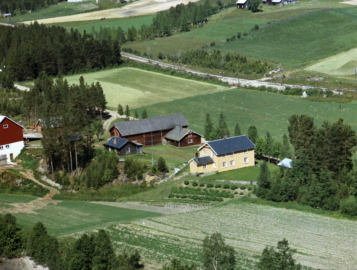 Widerøes Flyveselskap A/S, Gårdsbruk.