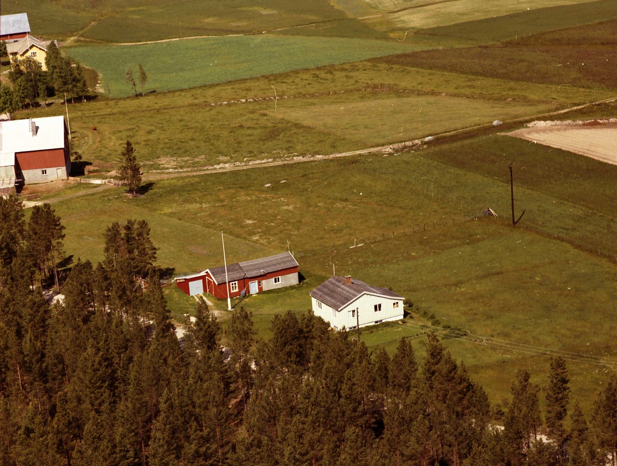 Widerøes Flyveselskap A/S, Gårdsplass.