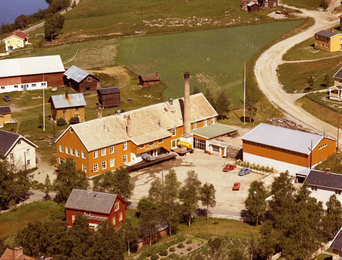 Widerøes Flyveselskap A/S, Fabrikk (gamle Alvdal Meieri).