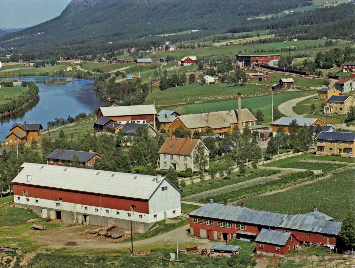 Widerøes Flyveselskap A/S, Landbruksskole.