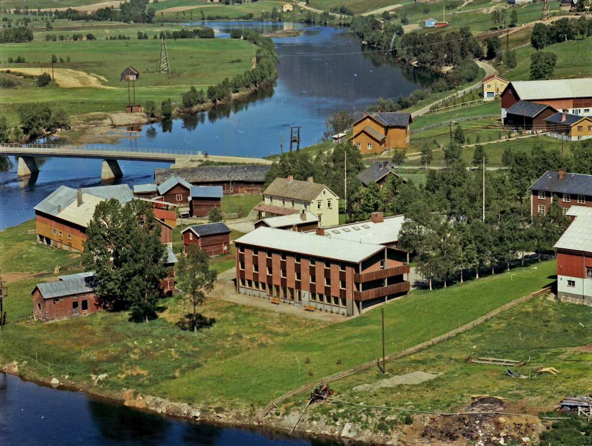Widerøes Flyveselskap A/S, Landbruksskole. Internat