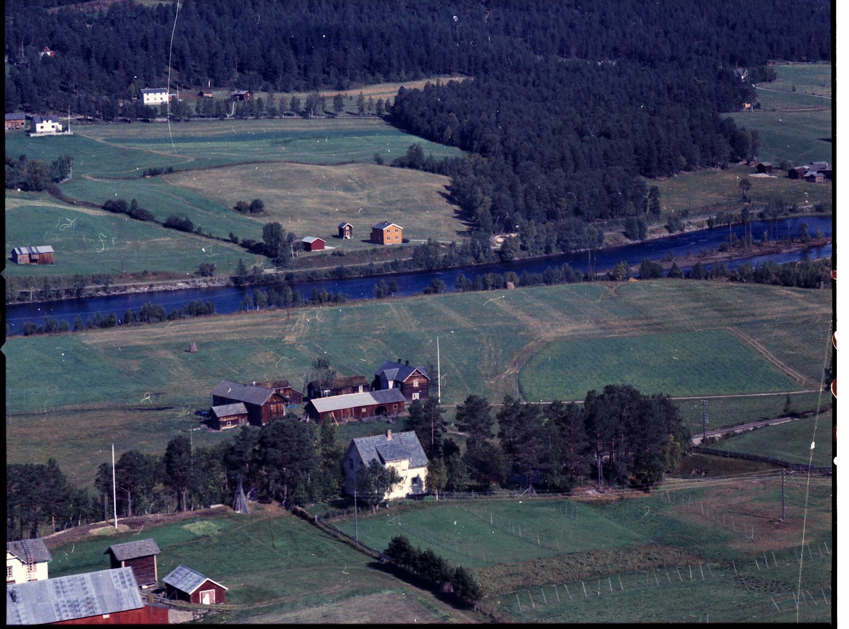 Widerøes Flyveselskap A/S, Gårdsplass.