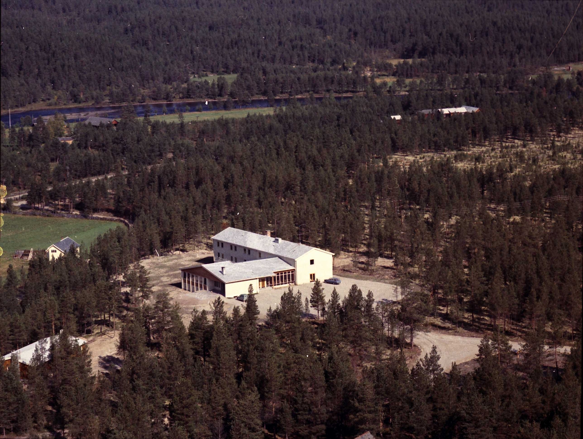 Widerøes Flyveselskap A/S, Oversikt over samfunnshus?