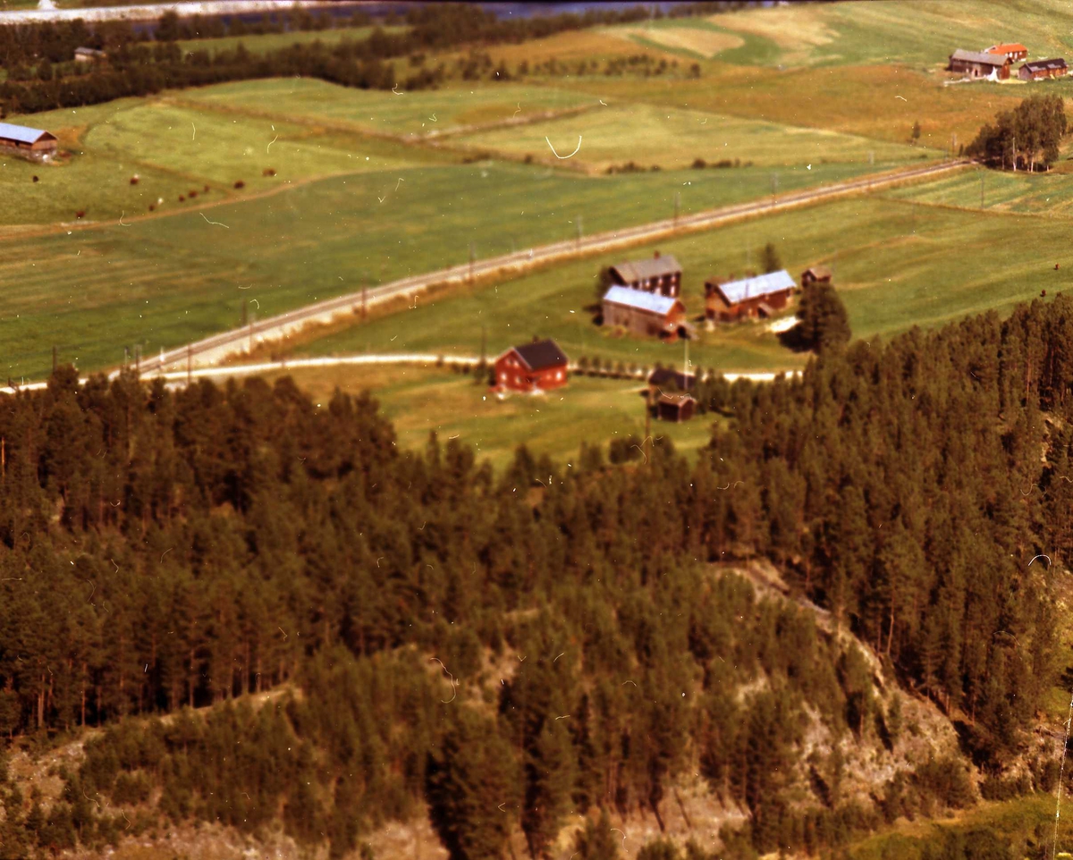 Widerøes Flyveselskap A/S, Gårdsbruk.