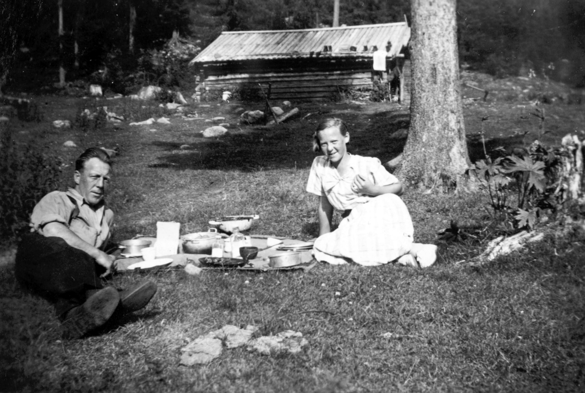 Ukjent, Skramstadøya, Bringebu, Reidar Wettre og Gerd Wettre, måltid.