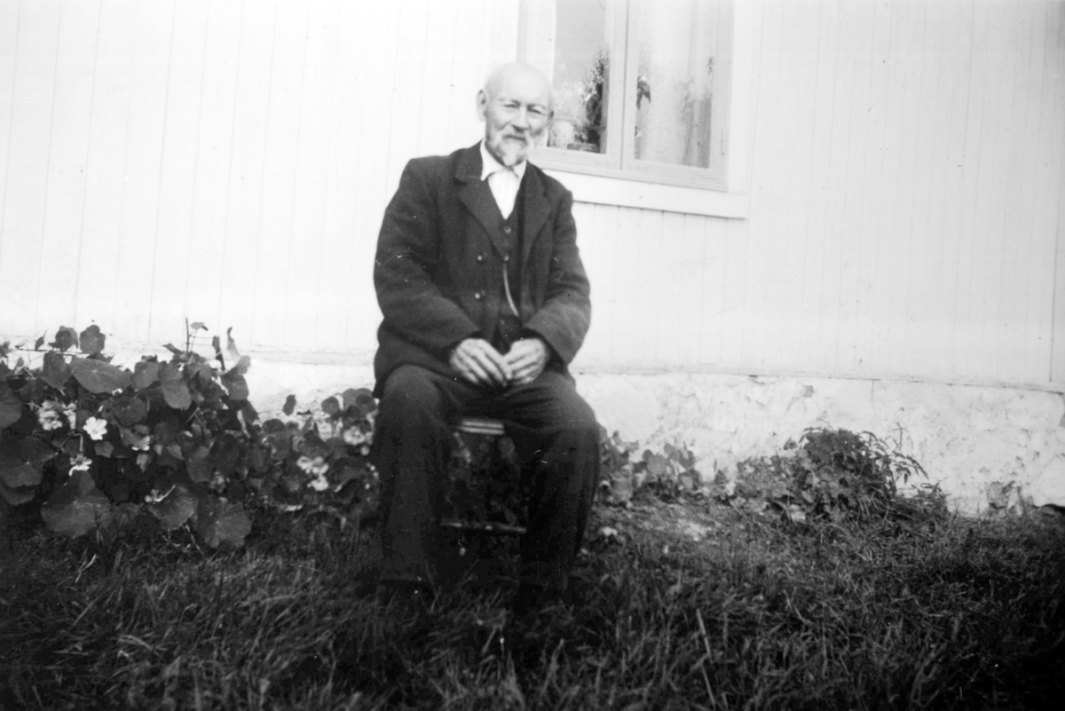 Ukjent, Ole Hansen Bjørken 1861-1957 på 95-års-dagen. Bjørken, unna Kveberg (Hveberg) Vang. H