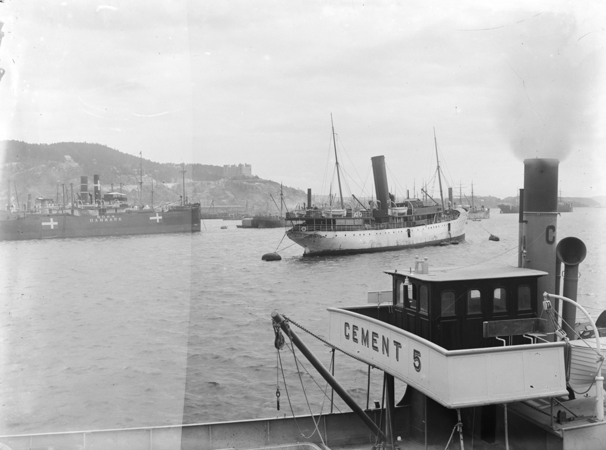 Engebret Dalen Olsen, Oslo havn. Bla båtene Gorm Danmark, Cement 5.