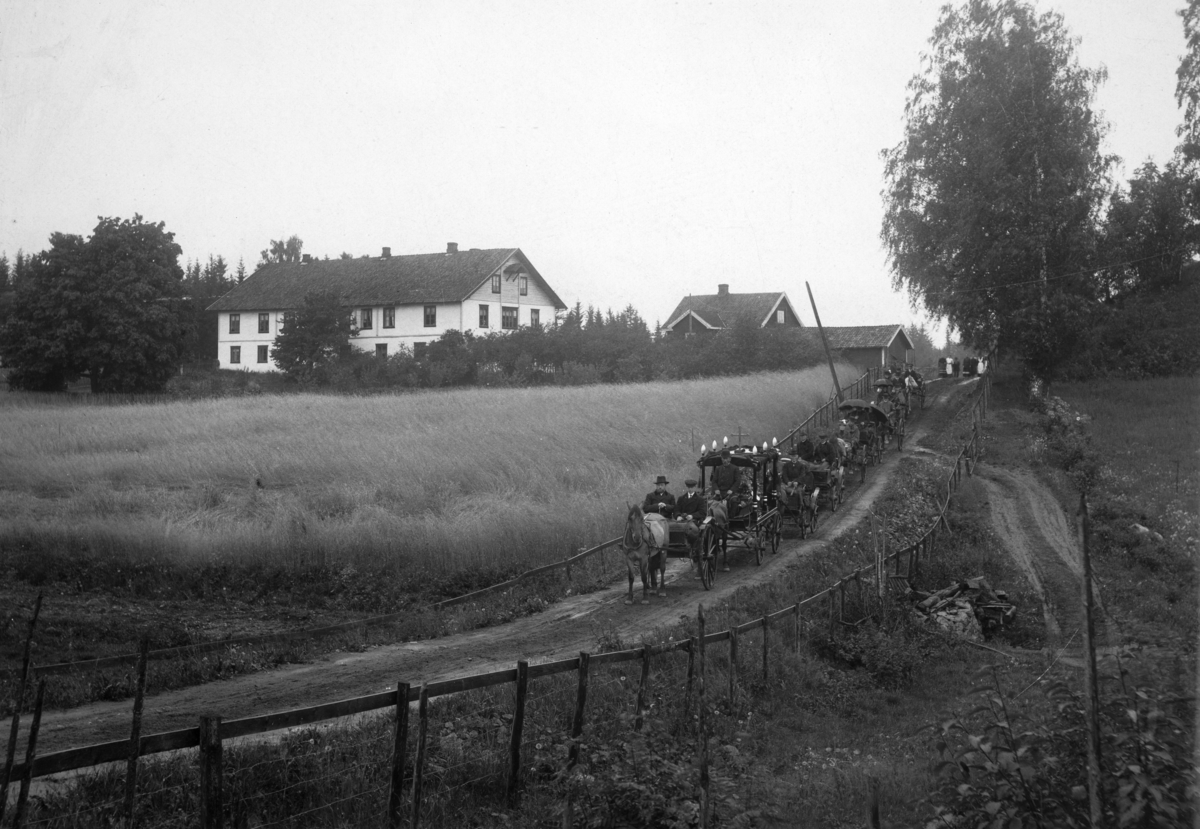 Ukjent, Olsrud, begravelsesfølge, hestekjøretøy, likvogn, bygdeveg, Vang H.
