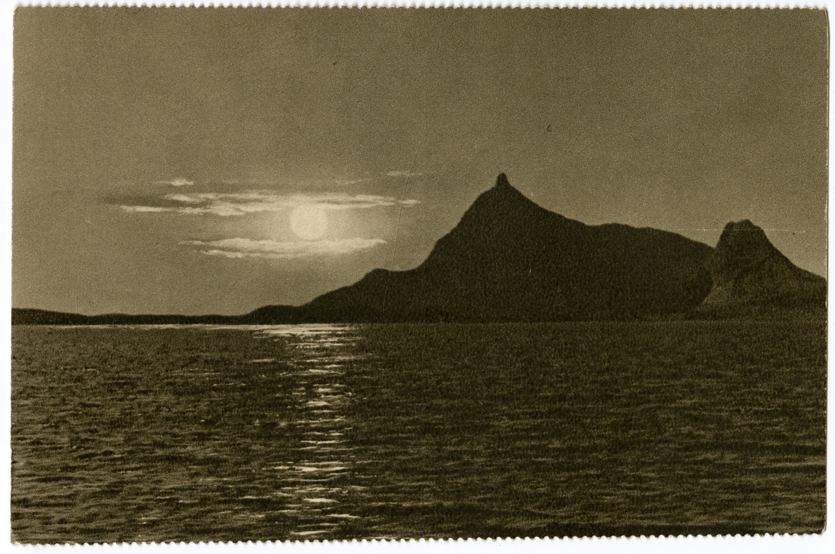 Anders Beer Wilse, Norge. Hestmannøy - Midnattsol