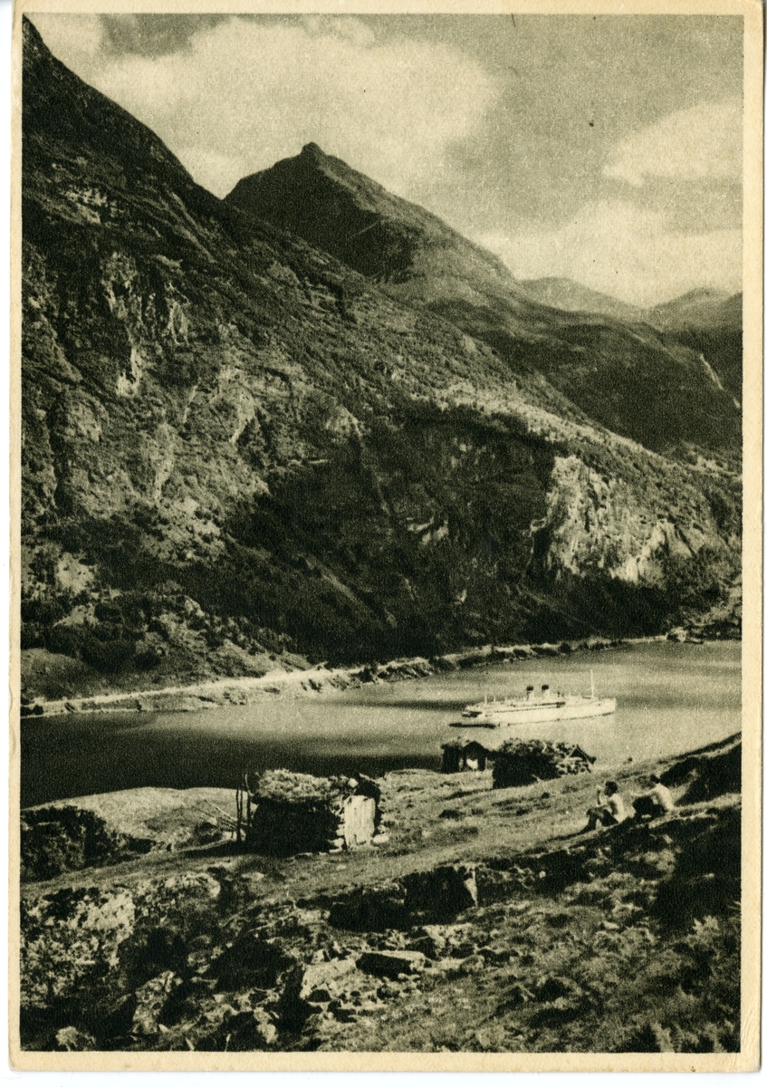 Anders Beer Wilse, NORGE. Turistbåt ved Merok, Geiranger.