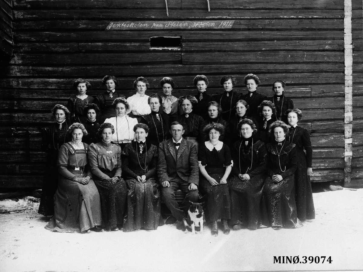 Ukjent, Jenteskolen på Steien høsten 1911