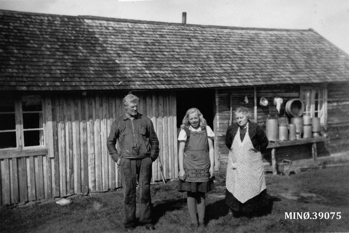Ukjent, Lågia seter. Martin, Gunvor og Goro Brendryen