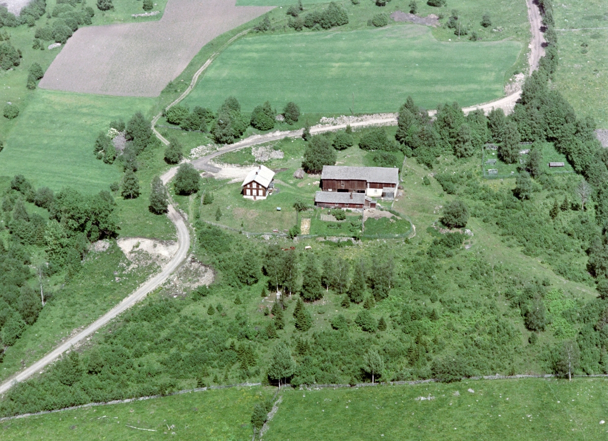 Widerøes Flyveselskap A/S, Flyfoto av Sveinhaug, Brumunddal, Ringsaker.