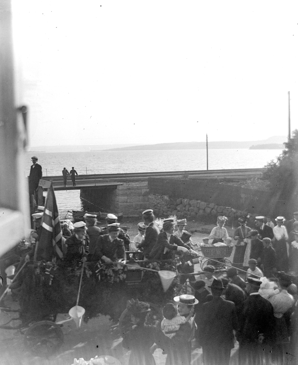 Johs. (Johannes) Johannessen, Opptog, innsamlingsaksjon, Victoriaundergangen, Strandgata, Hamar.