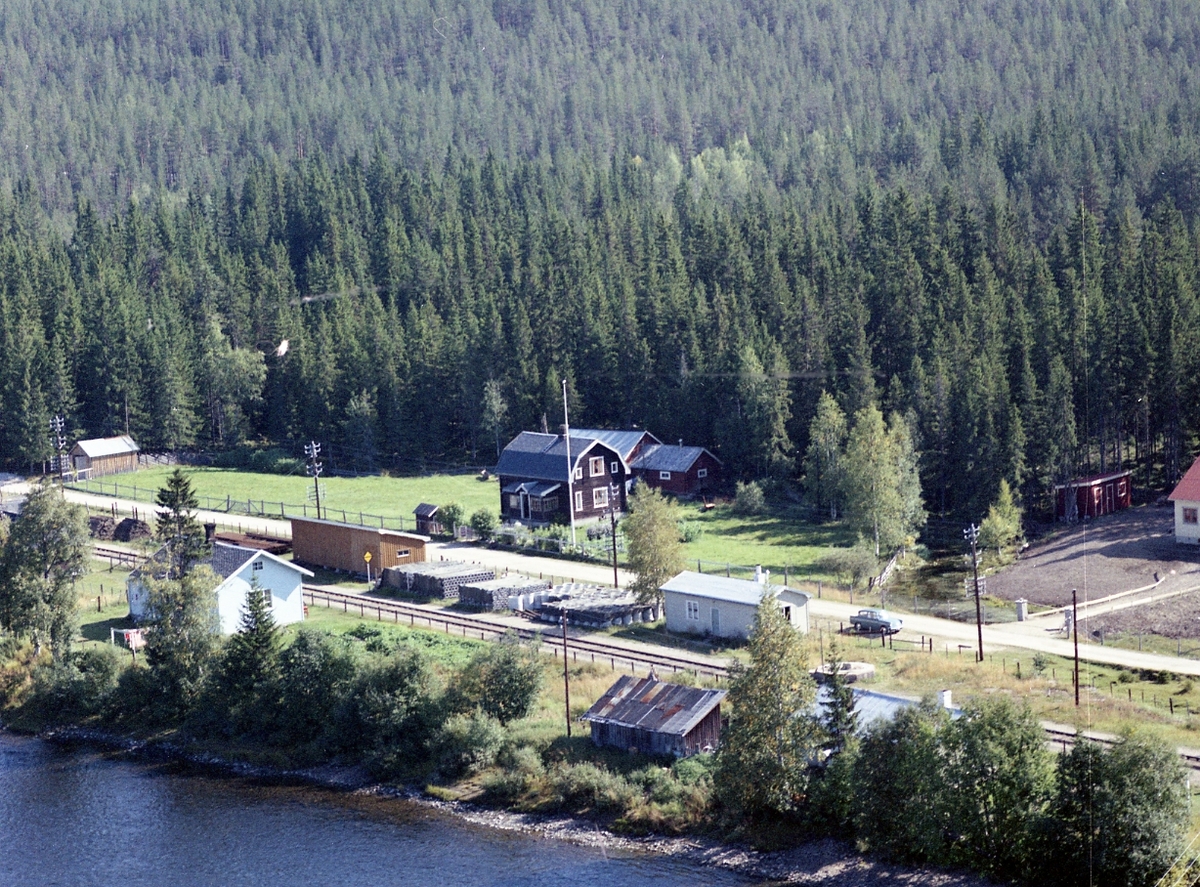 Widerøes Flyveselskap A/S, Bolighus