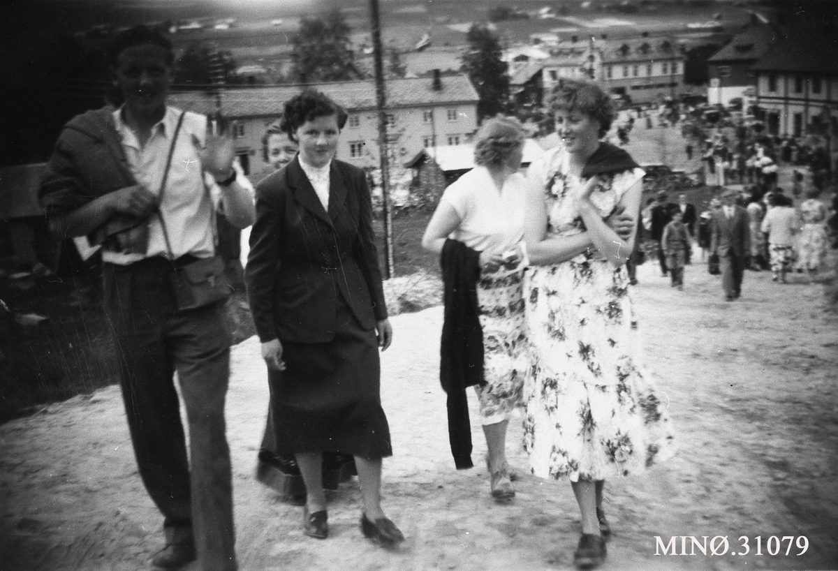 Ukjent, Dalsbygdinger på landstevnet på Tynset i 1957.
