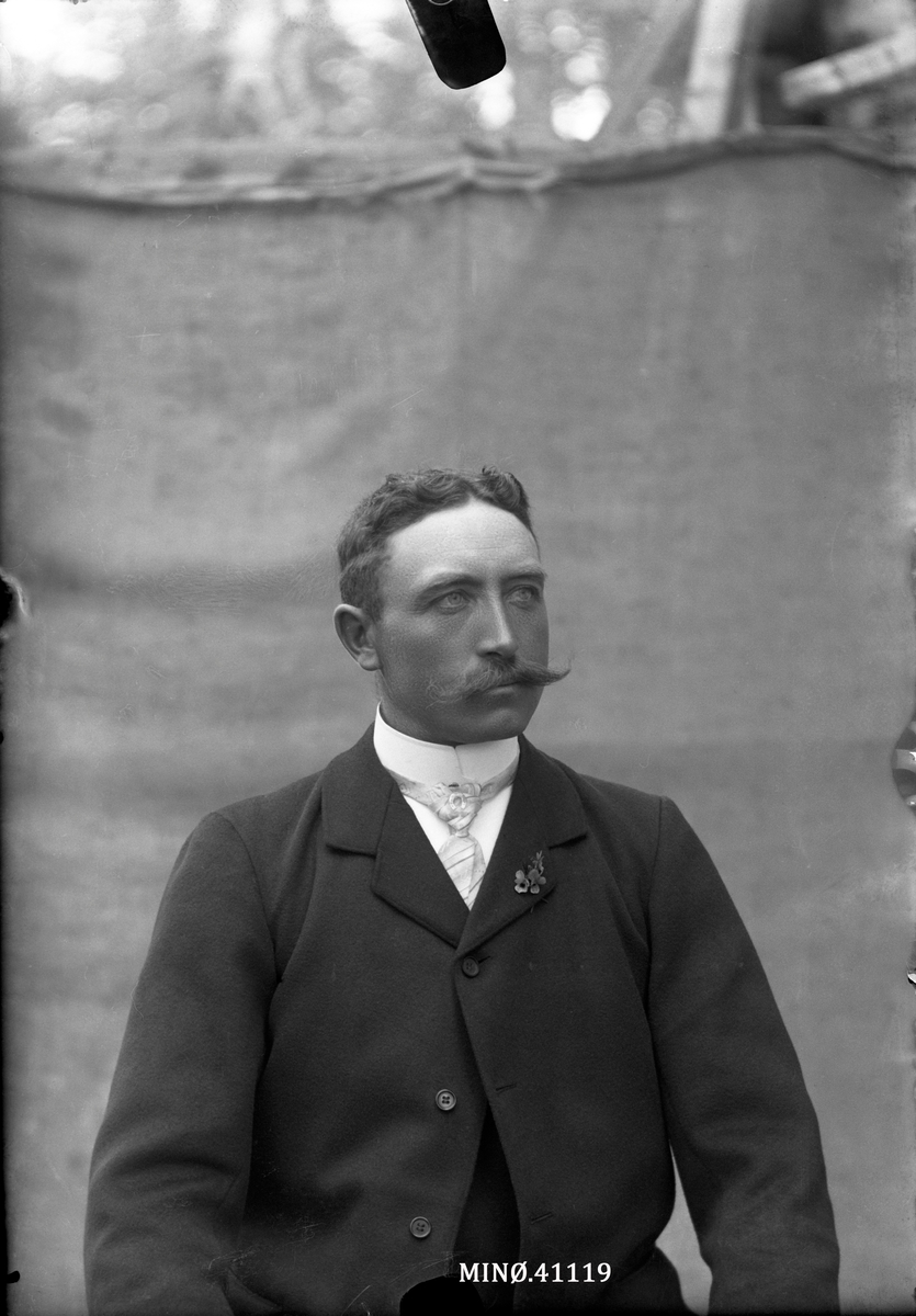 Oscar Holte, Portrett av mann - Lars Ryhaug (26.11.1879-1.5.1932)