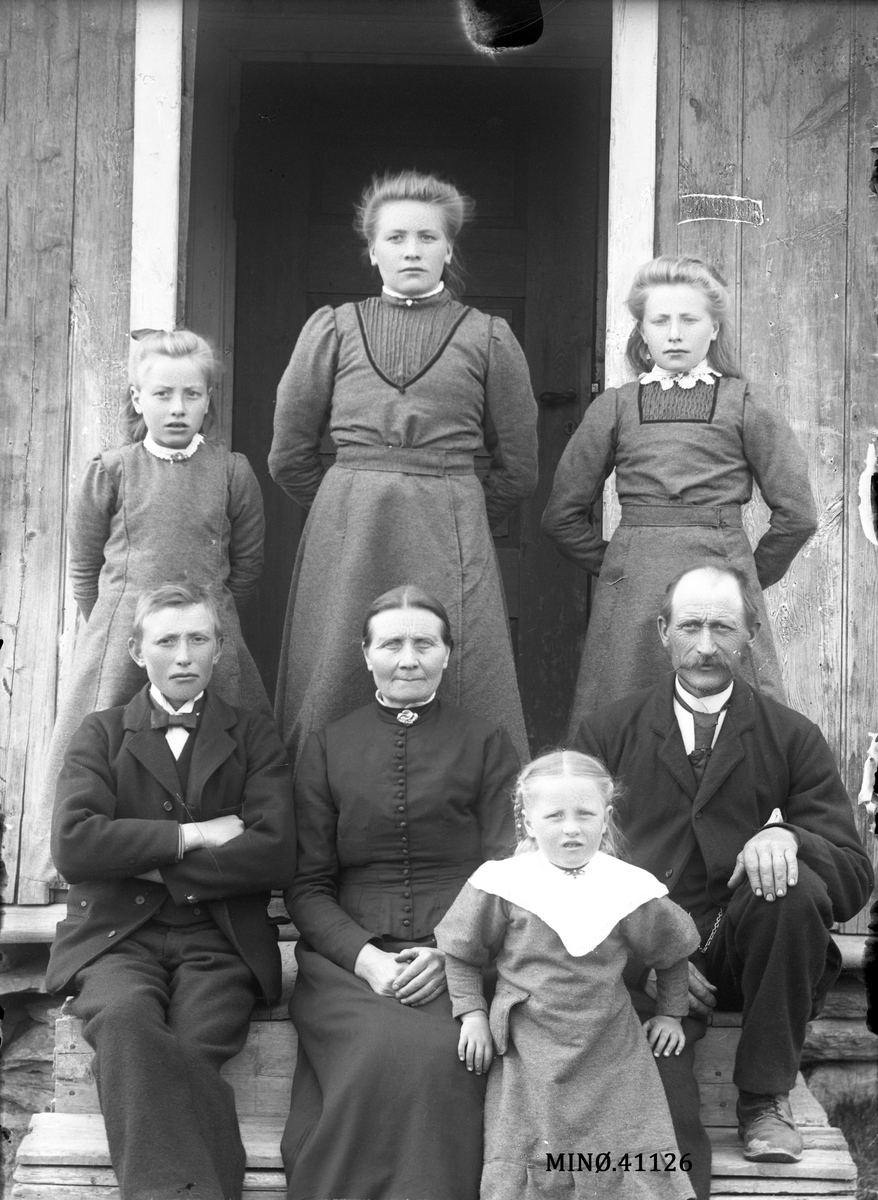 Oscar Holte, Portrett av familien Strålsjøhaug.