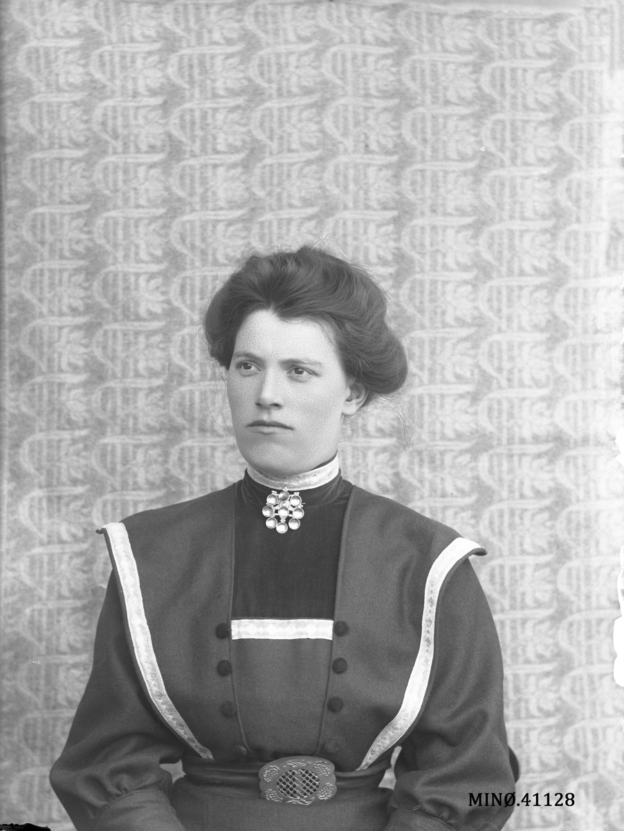 Oscar Holte, Portrett av kvinne. Sigrid Rognerusten.