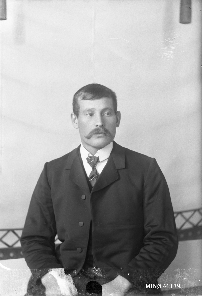 Oscar Holte, Portrett av mann. E. Kristiansen