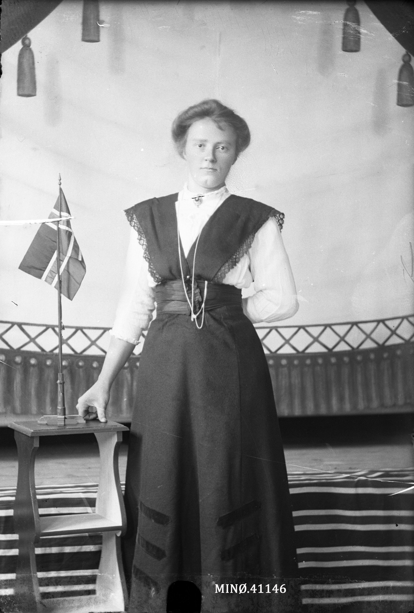 Oscar Holte, Portrett av kvinne. Ragnhild Lien