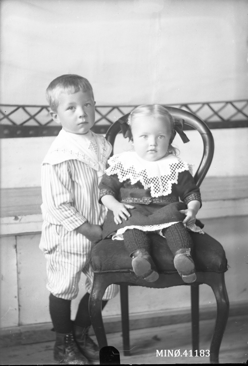Oscar Holte, Portrett av to barn