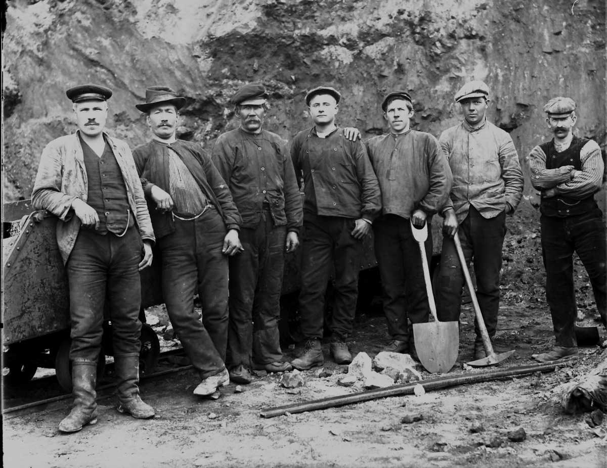 Oscar Holte, 7 arbeidere, Hovde, Tagg, Hansen, 1909.