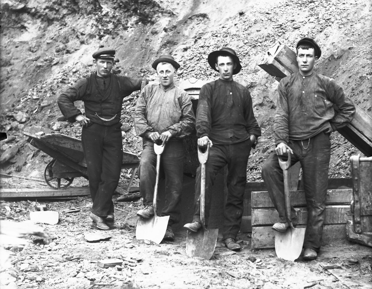 Oscar Holte, Arbeidere, Elvesæter, 1909.