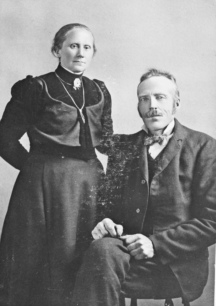 Oscar Holte, Portrett av ektepar. Jørn og Maria Sandom.