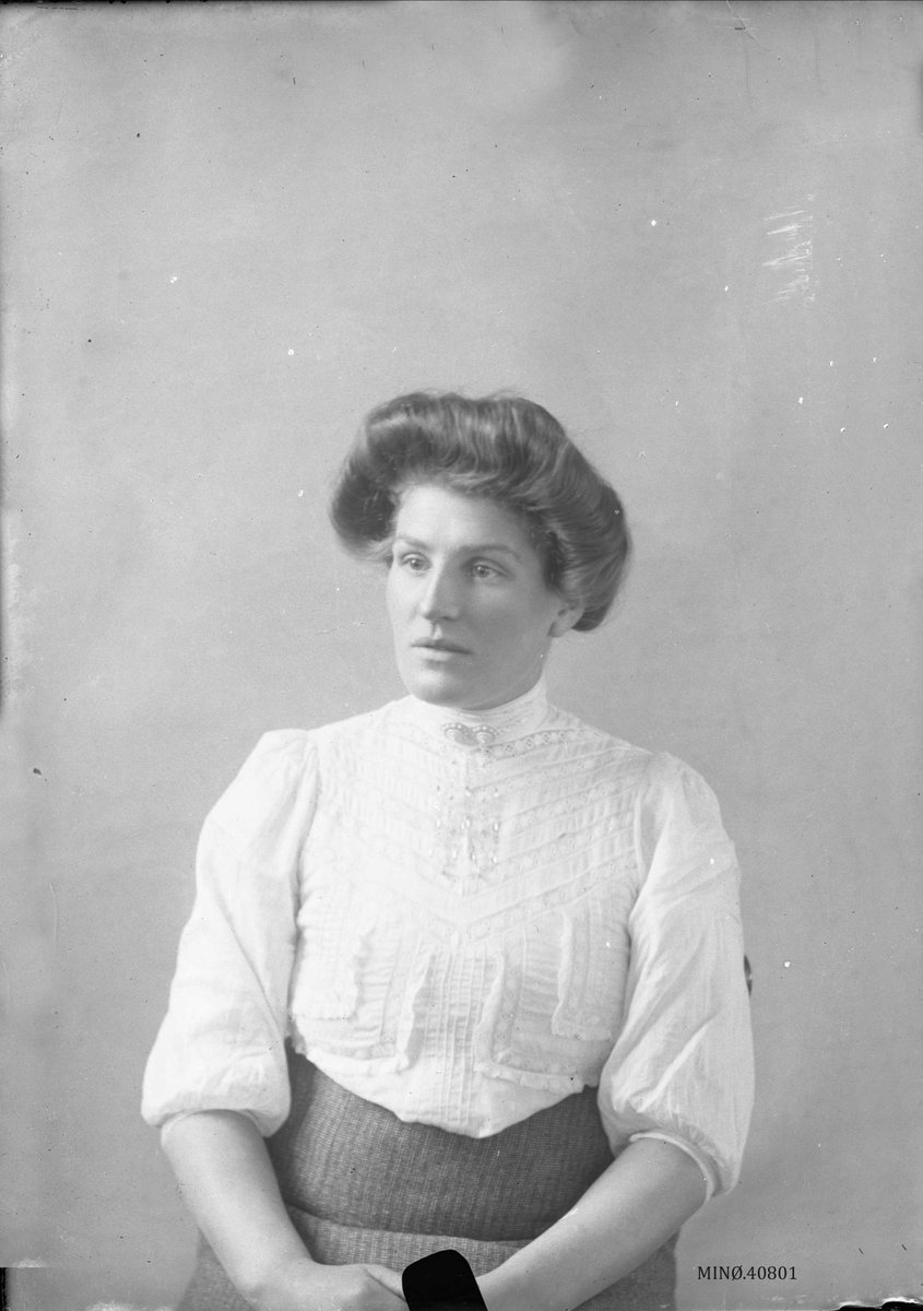 Oscar Holte, Portrett av kvinne