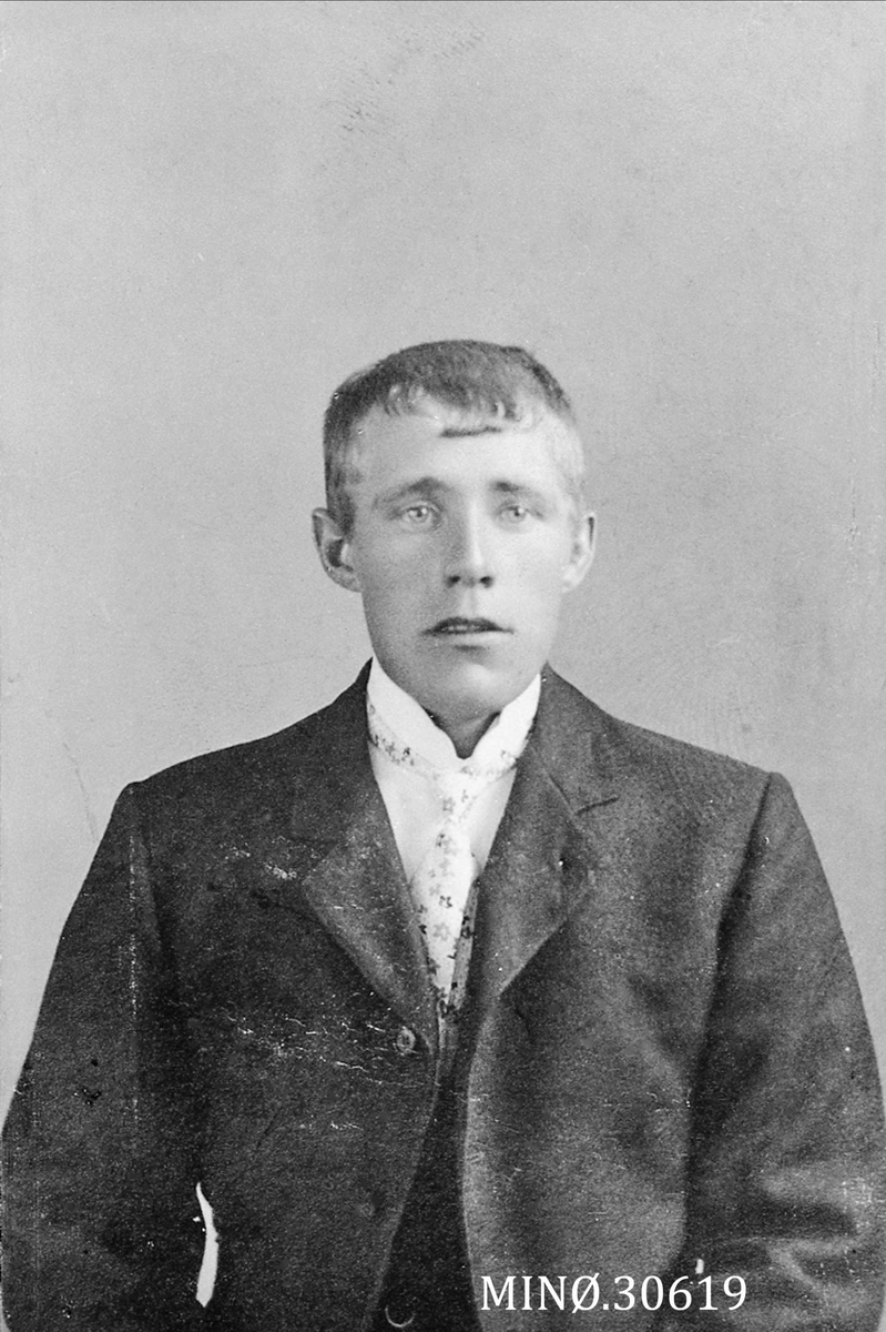 Oscar Holte, Portrett av ung mann - Andreas Larshus
