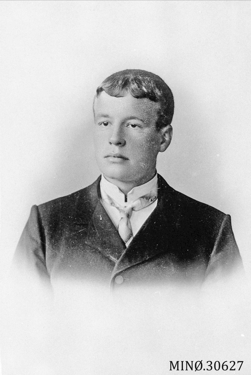 Oscar Holte, Portrett av ung mann - Per P. Strømhaug