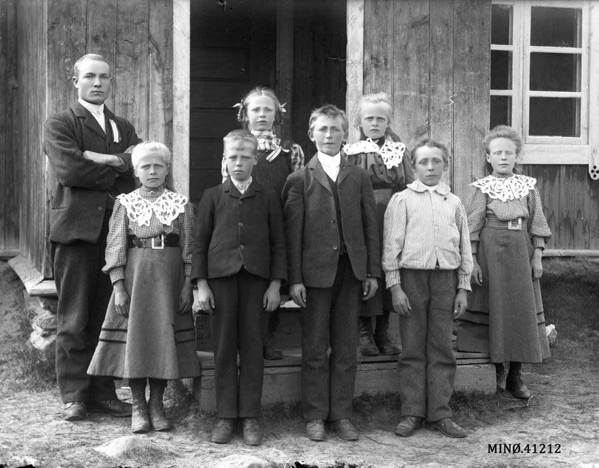 Oscar Holte, Einun skole 17.5.1910