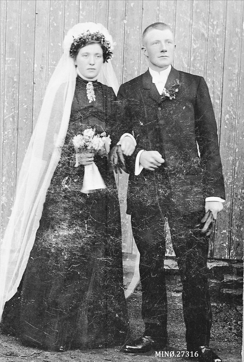 Henrik Augustinsson Stinessen, Brudepar: Sigrid og Per Hugudal.
