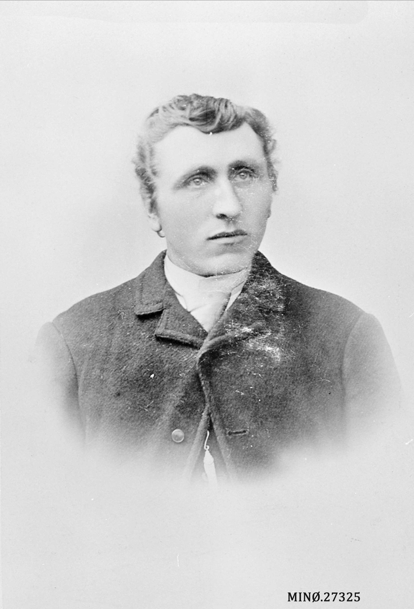 Henrik Augustinsson Stinessen, Portrett av ung mann. Johan Øyan