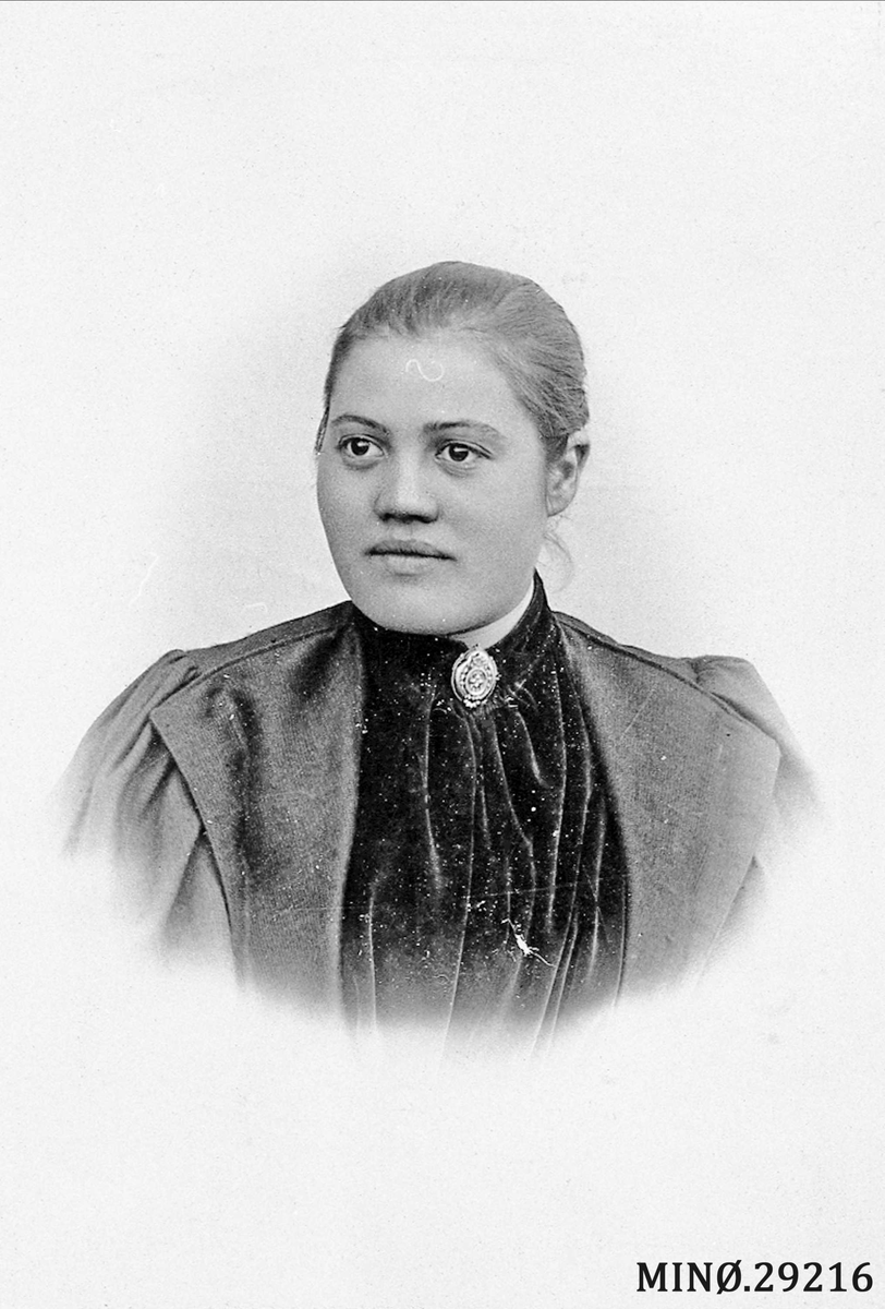 Henrik Augustinsson Stinessen, Portrett av kvinne. Johanna Trøan