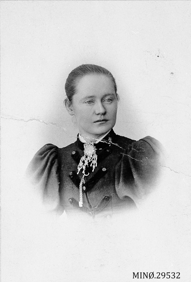 Henrik Augustinsson Stinessen, Portrett av kvinne