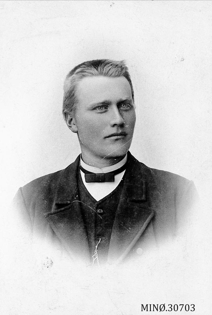Henrik Augustinsson Stinessen, Portrett av ung mann - Per Barstad
